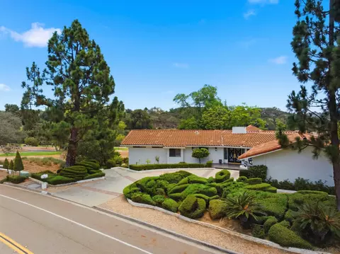 View/Area - 10649 Meadow Glen Way E, Escondido, CA 92026 photo 2 of 9