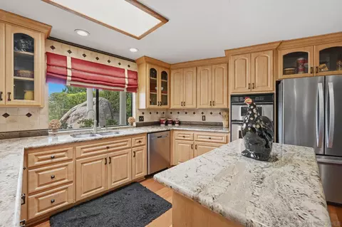 Kitchen - 10649 Meadow Glen Way E, Escondido, CA 92026 photo 7 of 8