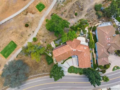 View/Area - 10649 Meadow Glen Way E, Escondido, CA 92026 photo 4 of 9