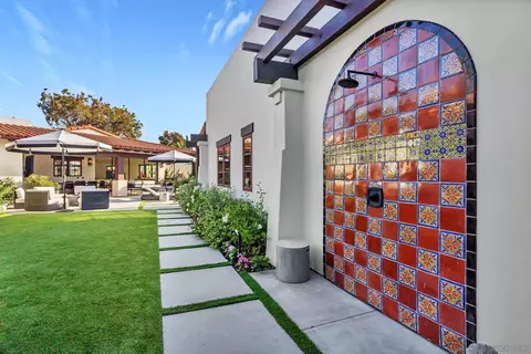 Exterior - 1130 Pine St, Coronado, CA 92118 photo 9 of 14