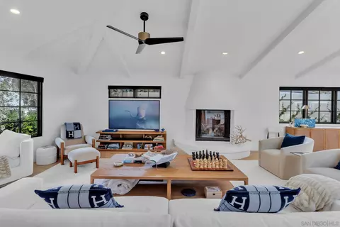 Living - 1130 Pine St, Coronado, CA 92118 photo 2 of 7