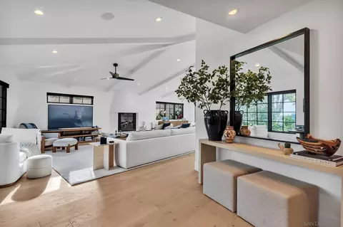 Entry Way - 1130 Pine St, Coronado, CA 92118 photo 2 of 2