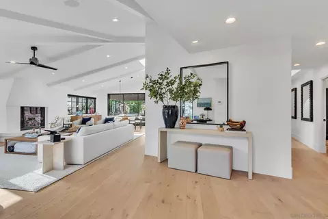 Entry Way - 1130 Pine St, Coronado, CA 92118 photo 1 of 2