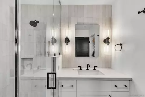 Bath - 1130 Pine St, Coronado, CA 92118 photo 4 of 5