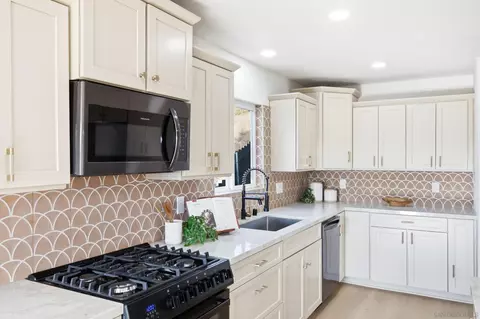Kitchen - 2901 Helix, Spring Valley, CA 91977 photo 3 of 6