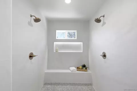 Bath - 2901 Helix, Spring Valley, CA 91977 photo 2 of 5