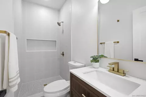 Bath - 2901 Helix, Spring Valley, CA 91977 photo 5 of 5