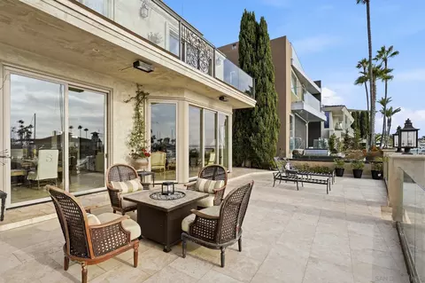 Exterior - 7 Green Turtle Rd, Coronado, CA 92118 photo 3 of 8