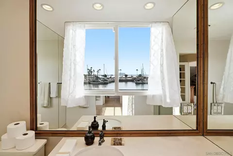 Bath - 7 Green Turtle Rd, Coronado, CA 92118 photo 4 of 7