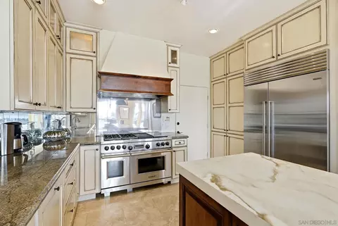 Kitchen - 7 Green Turtle Rd, Coronado, CA 92118 photo 5 of 5