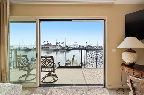 View/Area - 7 Green Turtle Rd, Coronado, CA 92118 photo 2 of 7
