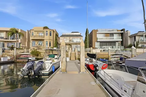 Exterior - 7 Green Turtle Rd, Coronado, CA 92118 photo 7 of 8