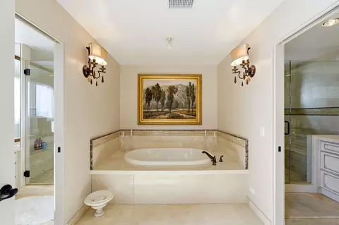 Bath - 7 Green Turtle Rd, Coronado, CA 92118 photo 3 of 7