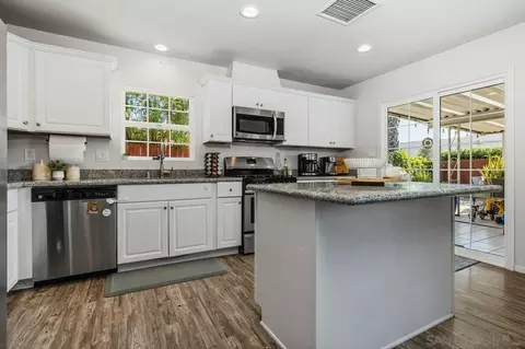 Kitchen - 13922 Frame Rd, Poway, CA 92064 photo 3 of 5