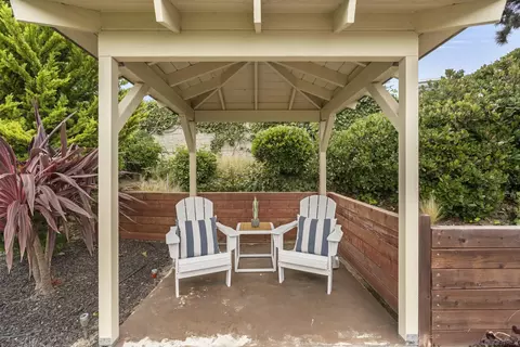 Exterior - 1616 Clemson Cir, La Jolla, CA 92037 photo 5 of 12