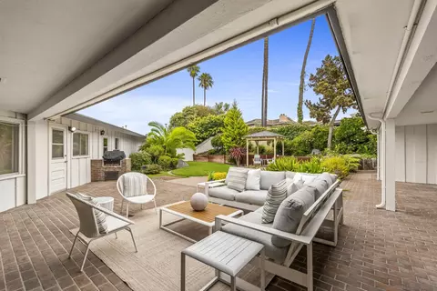 Exterior - 1616 Clemson Cir, La Jolla, CA 92037 photo 4 of 12