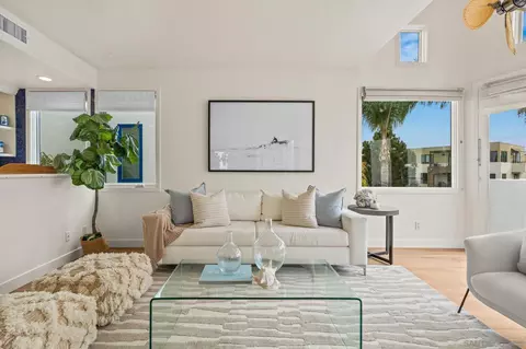 Living - 5437 La Jolla Blvd, La Jolla, CA 92037 photo 4 of 7