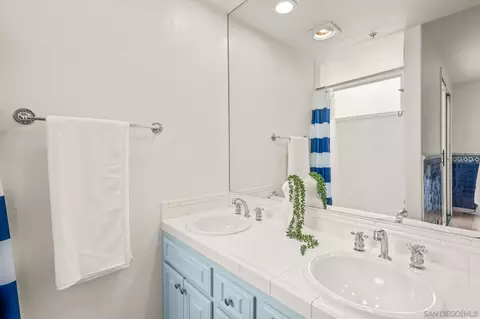 Bath - 5437 La Jolla Blvd, La Jolla, CA 92037 photo 1 of 4