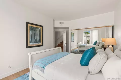 Bedroom - 5437 La Jolla Blvd, La Jolla, CA 92037 photo 7 of 9