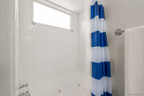 Bath - 5437 La Jolla Blvd, La Jolla, CA 92037 photo 2 of 4