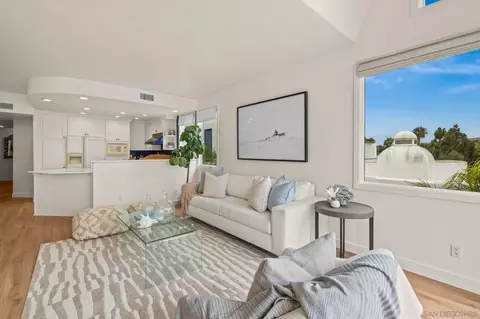 Living - 5437 La Jolla Blvd, La Jolla, CA 92037 photo 6 of 7