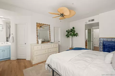 Bedroom - 5437 La Jolla Blvd, La Jolla, CA 92037 photo 4 of 9