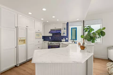 Kitchen - 5437 La Jolla Blvd, La Jolla, CA 92037 photo 4 of 4
