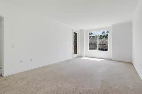 Living - 4175 Executive Dr #G205, La Jolla, CA 92037 photo 2 of 5