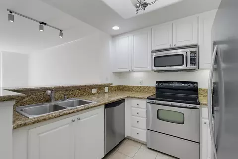 Kitchen - 4175 Executive Dr #G205, La Jolla, CA 92037 photo 1 of 2