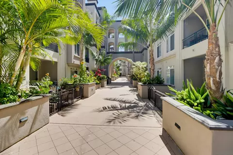 Exterior - 4175 Executive Dr #G205, La Jolla, CA 92037 photo 5 of 5