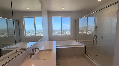 Bath - 7765 La Mesa Summit Dr, La Mesa, CA 91941 photo 3 of 4