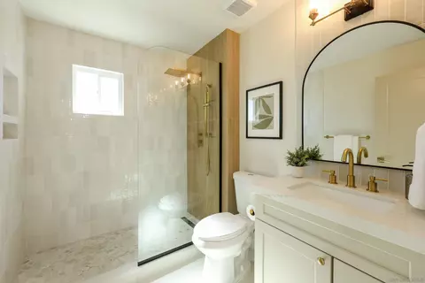Bath - 658-660 Santa Fe Dr, Encinitas, CA 92024 photo 5 of 5