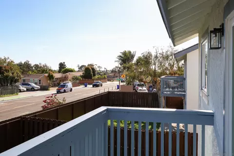 Exterior - 658-660 Santa Fe Dr, Encinitas, CA 92024 photo 10 of 11