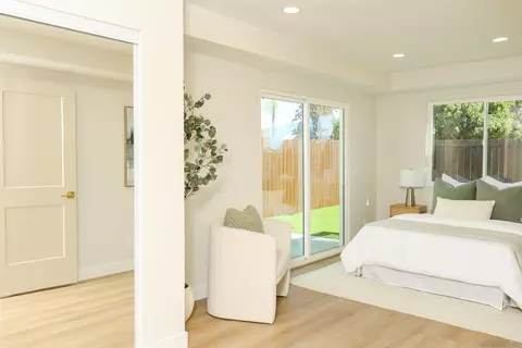 Bedroom - 658-660 Santa Fe Dr, Encinitas, CA 92024 photo 2 of 5