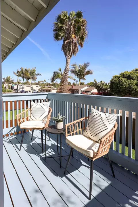 Exterior - 658-660 Santa Fe Dr, Encinitas, CA 92024 photo 2 of 11