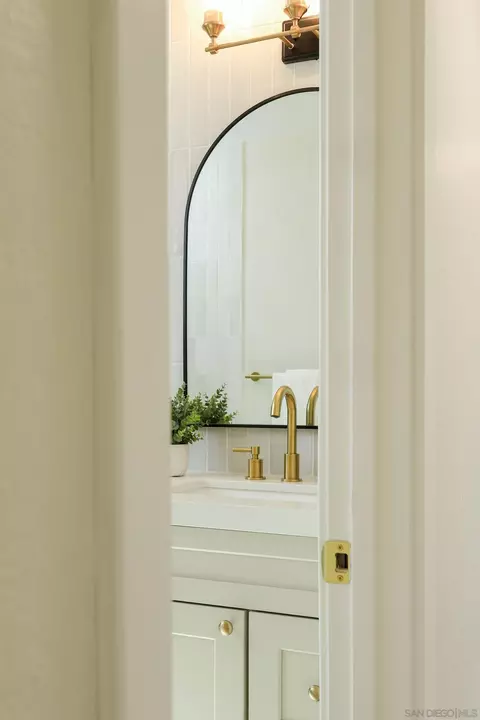 Bath - 658-660 Santa Fe Dr, Encinitas, CA 92024 photo 4 of 5