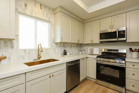 Kitchen - 658-660 Santa Fe Dr, Encinitas, CA 92024 photo 2 of 2