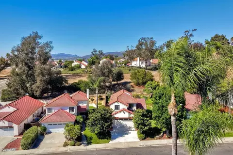 View/Area - 809 Applewilde Dr, San Marcos, CA 92078 photo 2 of 18