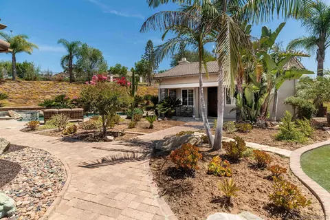 Exterior - 5148 Minneola Dr, Fallbrook, CA 92028 photo 4 of 20
