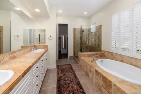 Bath - 5148 Minneola Dr, Fallbrook, CA 92028 photo 2 of 2