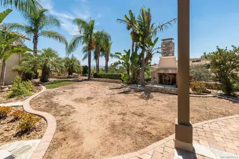 Exterior - 5148 Minneola Dr, Fallbrook, CA 92028 photo 5 of 20