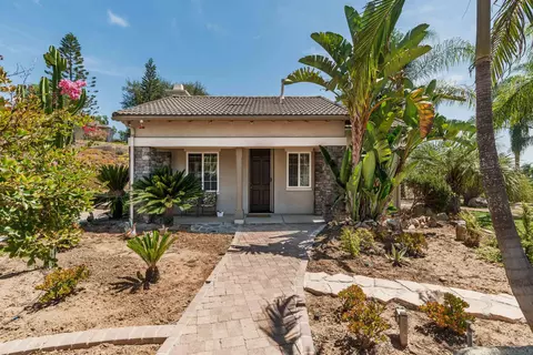 Exterior - 5148 Minneola Dr, Fallbrook, CA 92028 photo 3 of 20