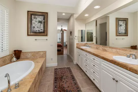 Bath - 5148 Minneola Dr, Fallbrook, CA 92028 photo 1 of 2