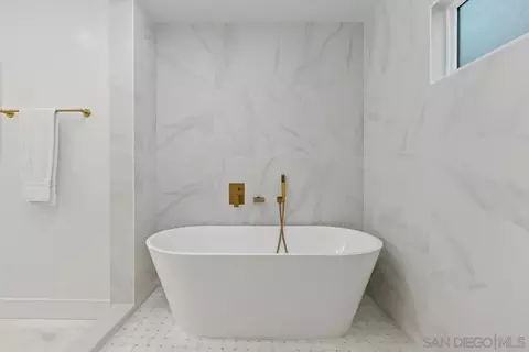 Bath - 1112 Starview Dr, Vista, CA 92084 photo 5 of 8