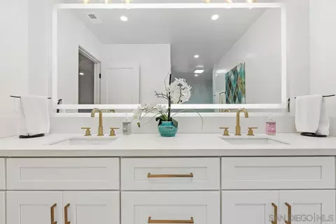 Bath - 1112 Starview Dr, Vista, CA 92084 photo 3 of 8