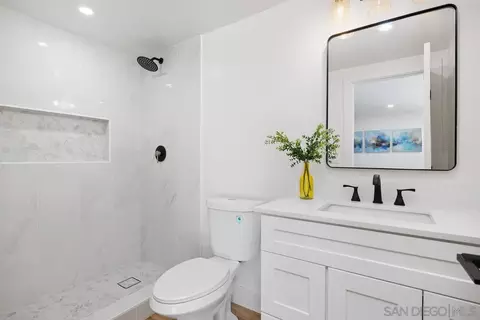 Bath - 1112 Starview Dr, Vista, CA 92084 photo 8 of 8
