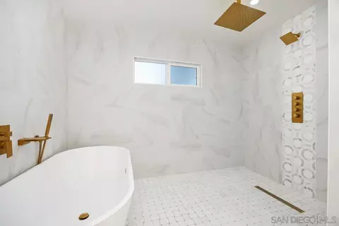 Bath - 1112 Starview Dr, Vista, CA 92084 photo 4 of 8