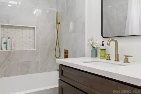 Bath - 1112 Starview Dr, Vista, CA 92084 photo 7 of 8