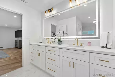 Bath - 1112 Starview Dr, Vista, CA 92084 photo 2 of 8