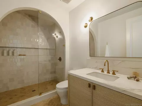 Bath - 1212 Hymettus Ave, Encinitas, CA 92024 photo 3 of 3